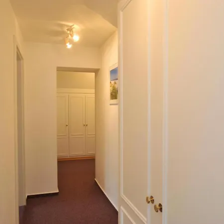 Geraeumiges 2-zimmer-appartement Fuer 4 Personen Und Schoenem Gemeinschaftsgarten *
