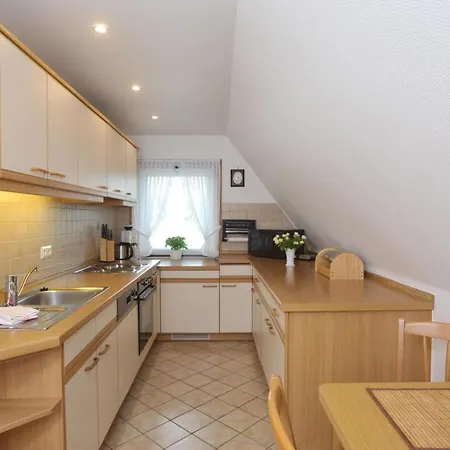 Geraeumiges 2-zimmer-appartement Fuer 4 Personen Und Schoenem Gemeinschaftsgarten *