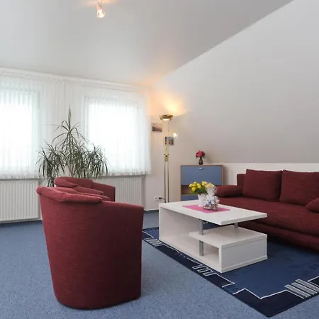 Geraeumiges 2-zimmer-appartement Fuer 4 Personen Und Schoenem Gemeinschaftsgarten Apartment