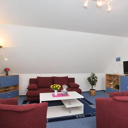 Geraeumiges 2-zimmer-appartement Fuer 4 Personen Und Schoenem Gemeinschaftsgarten Apartment *
