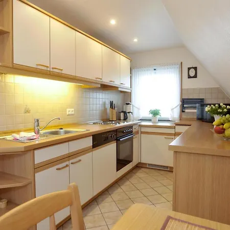 Geraeumiges 2-zimmer-appartement Fuer 4 Personen Und Schoenem Gemeinschaftsgarten * Westerland