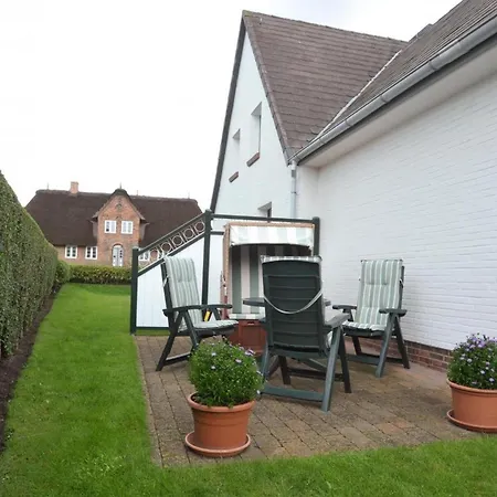 Geraeumiges 2-zimmer-appartement Fuer 4 Personen Und Schoenem Gemeinschaftsgarten Apartment Westerland