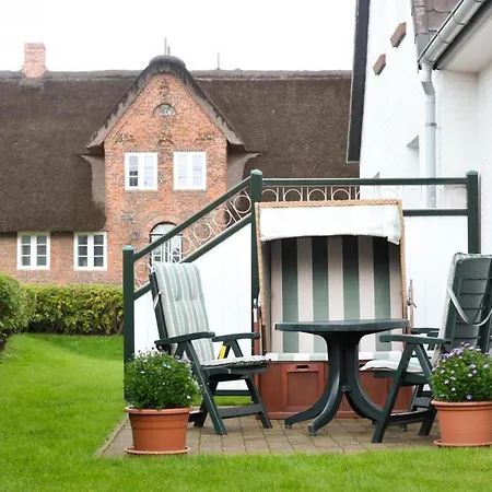 Geraeumiges 2-zimmer-appartement Fuer 4 Personen Und Schoenem Gemeinschaftsgarten Westerland