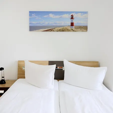 Geraeumiges 2-zimmer-appartement Fuer 4 Personen Und Schoenem Gemeinschaftsgarten Apartamento Westerland