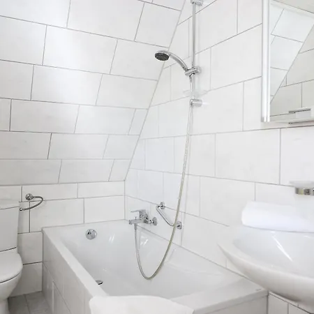 Appartement Geraeumiges 2-zimmer-appartement Fuer 4 Personen Und Schoenem Gemeinschaftsgarten Westerland