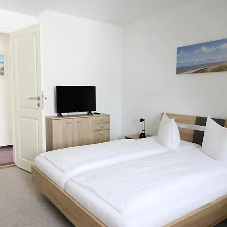 Geraeumiges 2-zimmer-appartement Fuer 4 Personen Und Schoenem Gemeinschaftsgarten Appartement