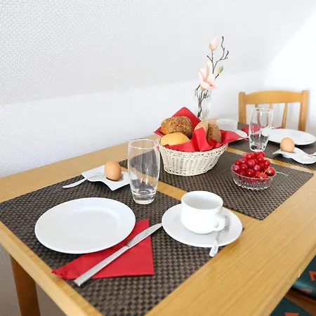 Apartamento Geraeumiges 2-zimmer-appartement Fuer 4 Personen Und Schoenem Gemeinschaftsgarten Westerland